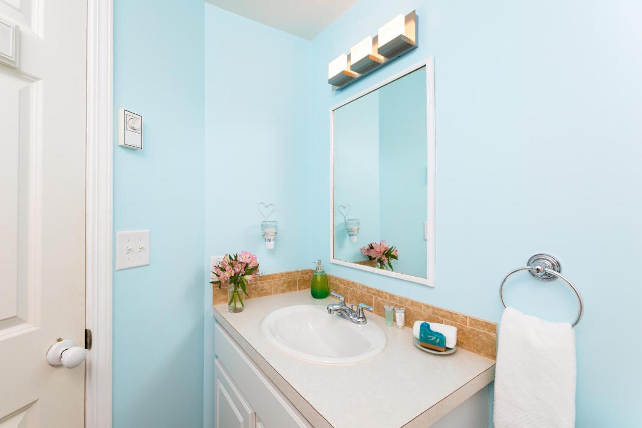גרנד הייבן Looking Glass Beachfront Inn מראה חיצוני תמונה